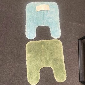 2 brand new toilet rugs for bathroom. Turquoise and Green